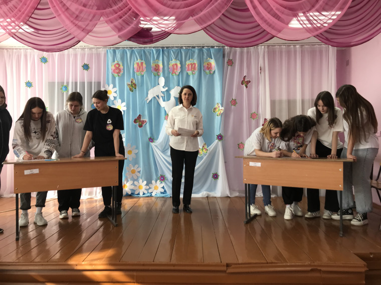 #ПРАЗДНИК #8_МАРТА #А_НуКаДевочки #ШкольноеТВ.